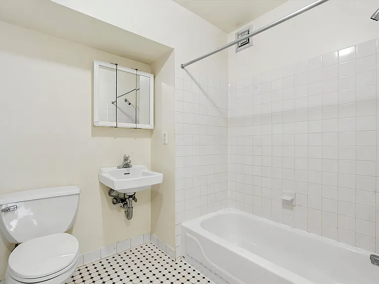 1248 N Broad St #4 — Photo 4