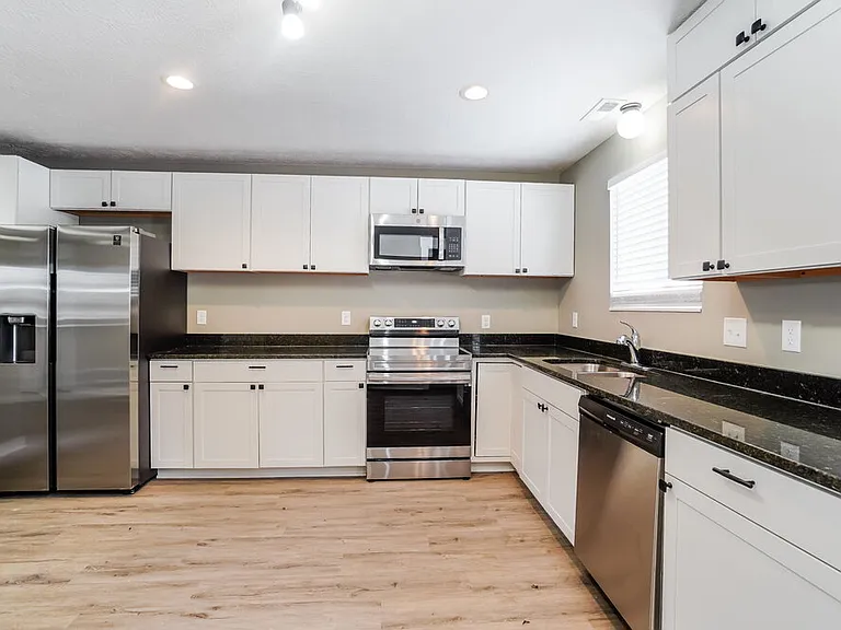 4902 Dickens Dr — Photo 9