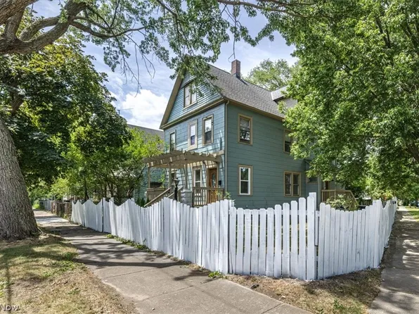 3290 W 17th St, Cleveland, OH 44109