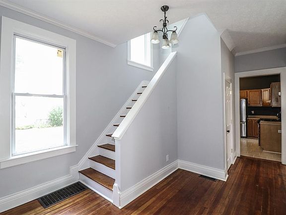 3rd image of 8104 Woodbine Ave