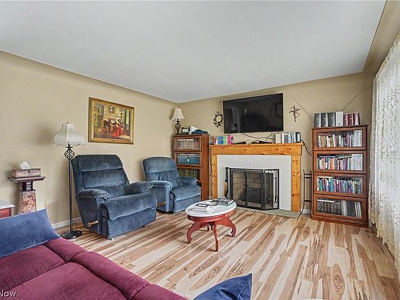 3rd image of 1997 Heather Ln
