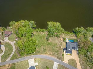 2094 Skypark Dr, Florence, AL 35634