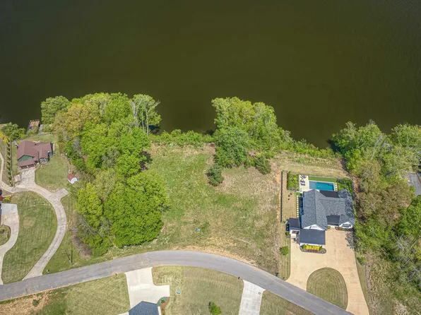 2094 Skypark Dr, Florence, AL 35634