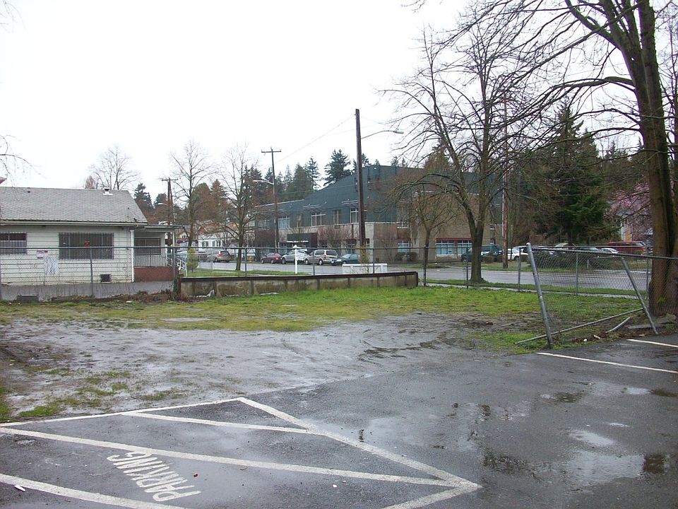2nd image of 7817 Rainier Ave S