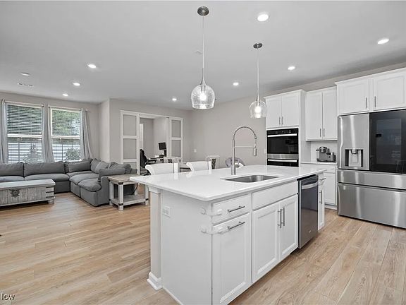 3rd image of 1628 Merlot Ln