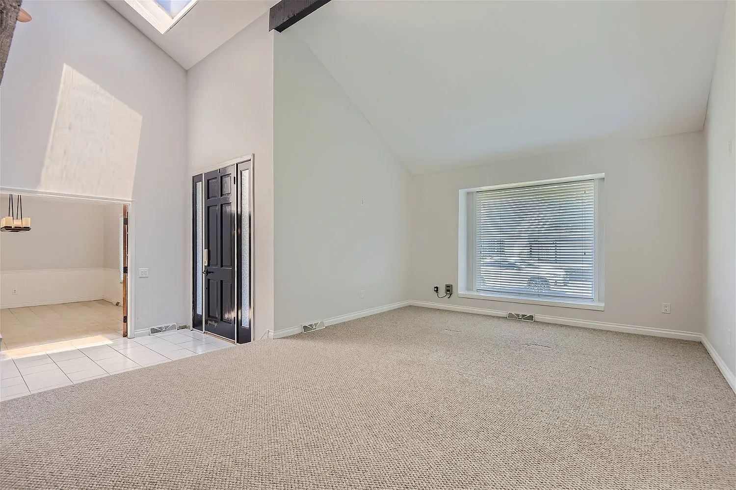 4 bed, 3.5 bath, 2535 sqft, $3,700 — Photo 4