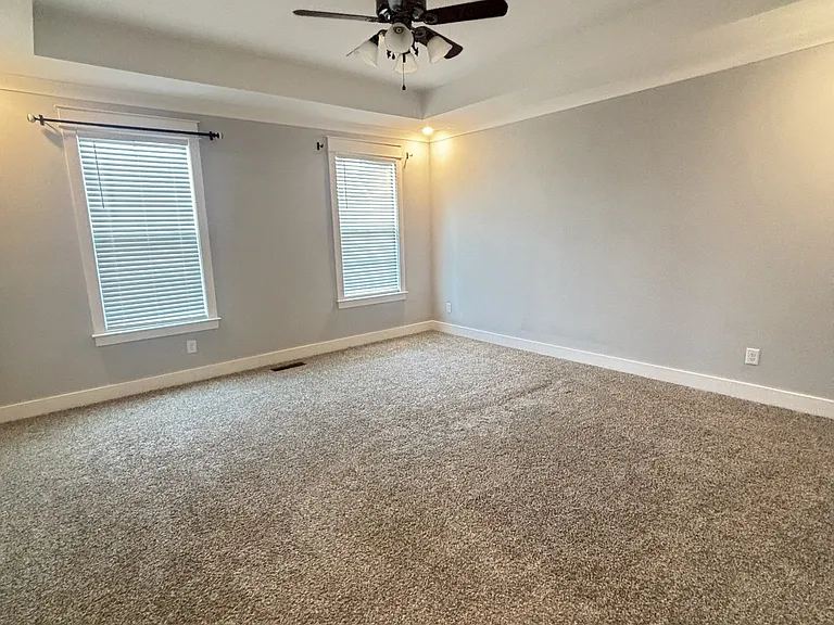 3038 Oxford Dr — Photo 11
