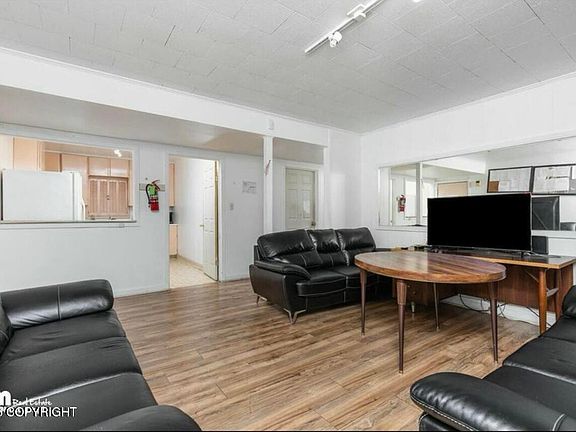 4th image of 1102 W 29th Pl