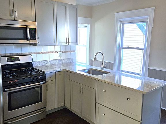 4th image of 476 Lonsdale Ave Floor 2