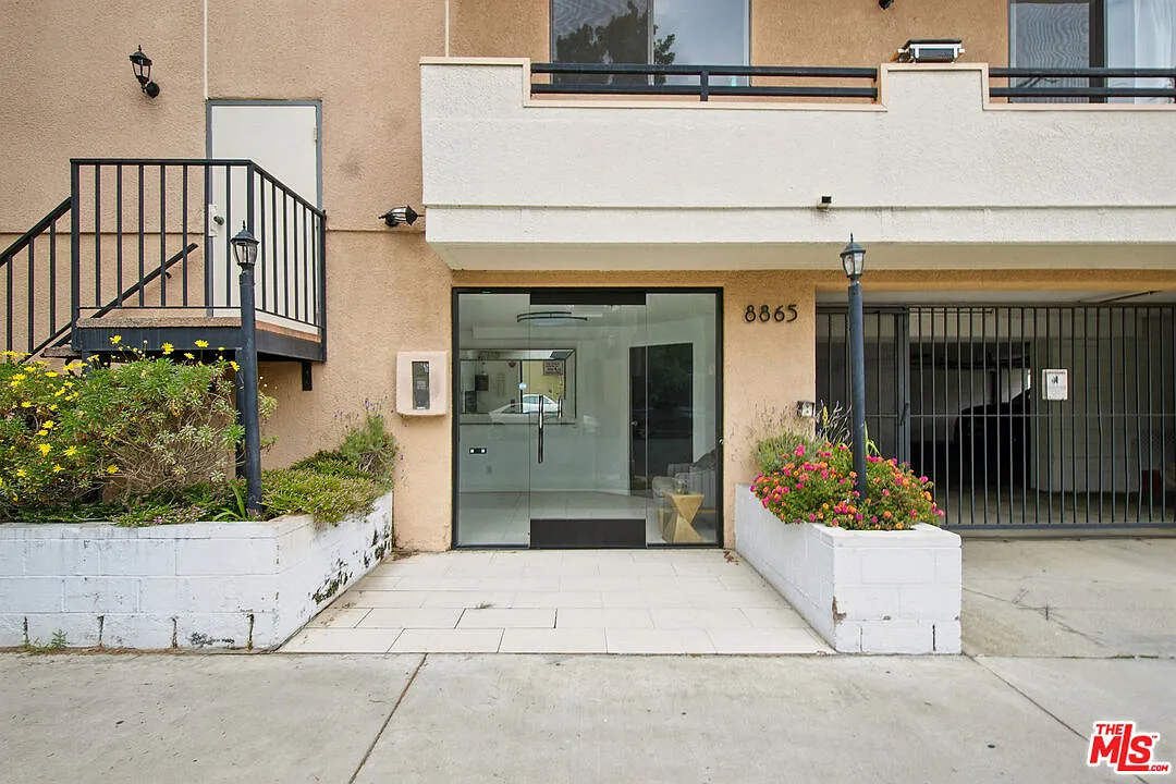 Building Photo - 8865 Alden Dr #101