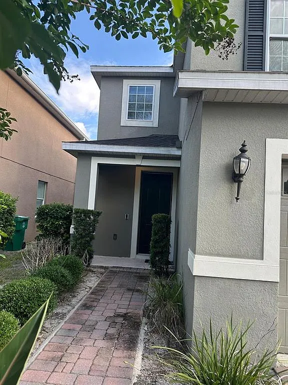 4 bed, 2.5 bath, 2476 sqft, $2,600 — Photo 2