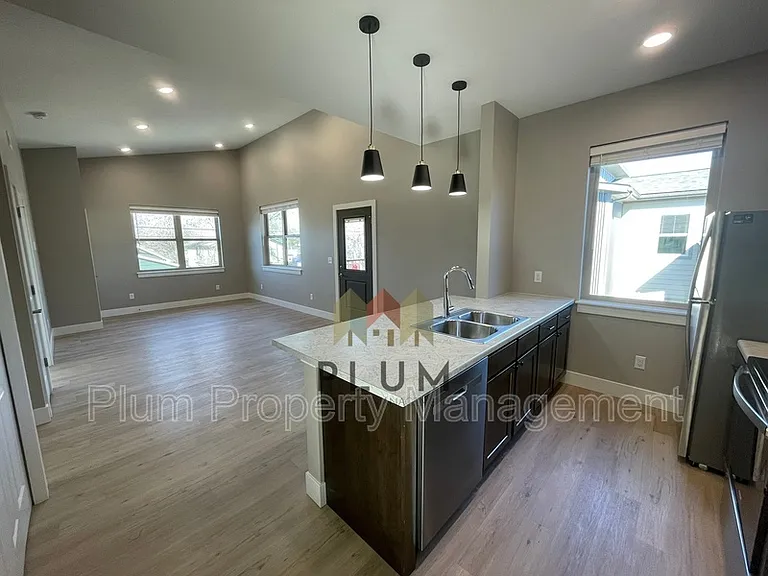 1724 S 14th St W #202 — Photo 9