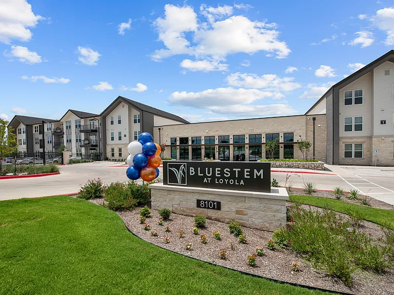 Bluestem at Loyola — Photo 30