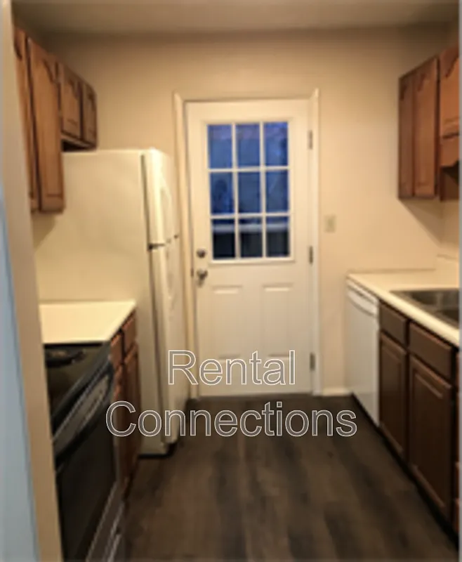 2 bed, 1.0 bath, $800 — Photo 1