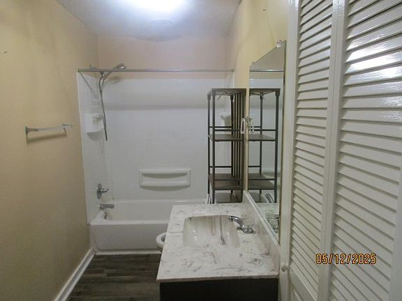 5th image of 234 E Sherrod Ave