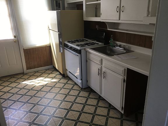 4th image of 51 Lardner Ct