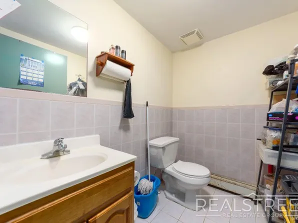 90 Moore Street image 11 of 19