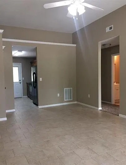 610 B West Market St - 2 — Photo 2