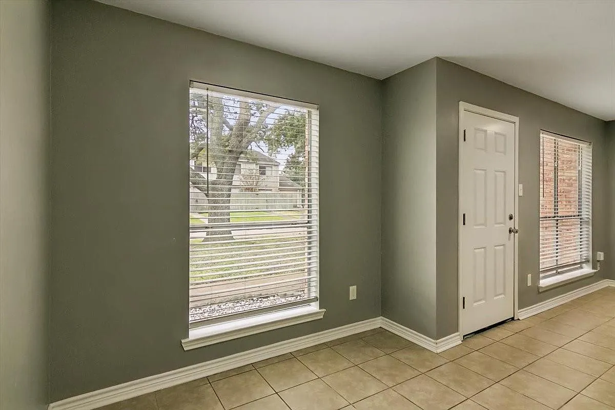 2 bed, 1.5 bath, 1124 sqft, $1,550 — Photo 2
