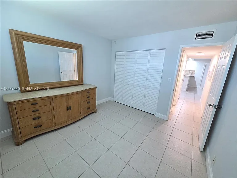 2400 NE 10th St #104 — Photo 11