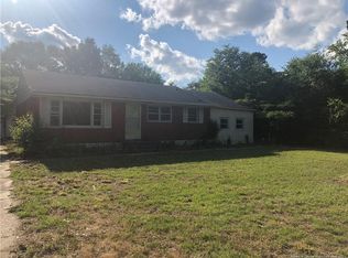 244 Sandclay Dr, Spring Lake, NC 28390