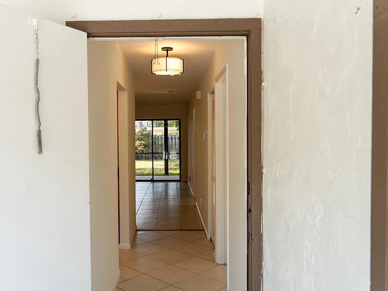 230 SW 1st St — Photo 7