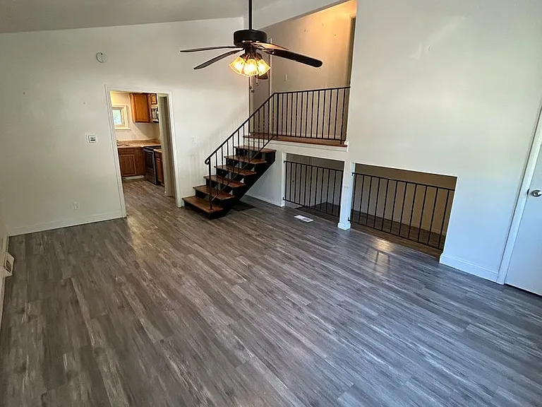 11301 Herrick Ave — Photo 2