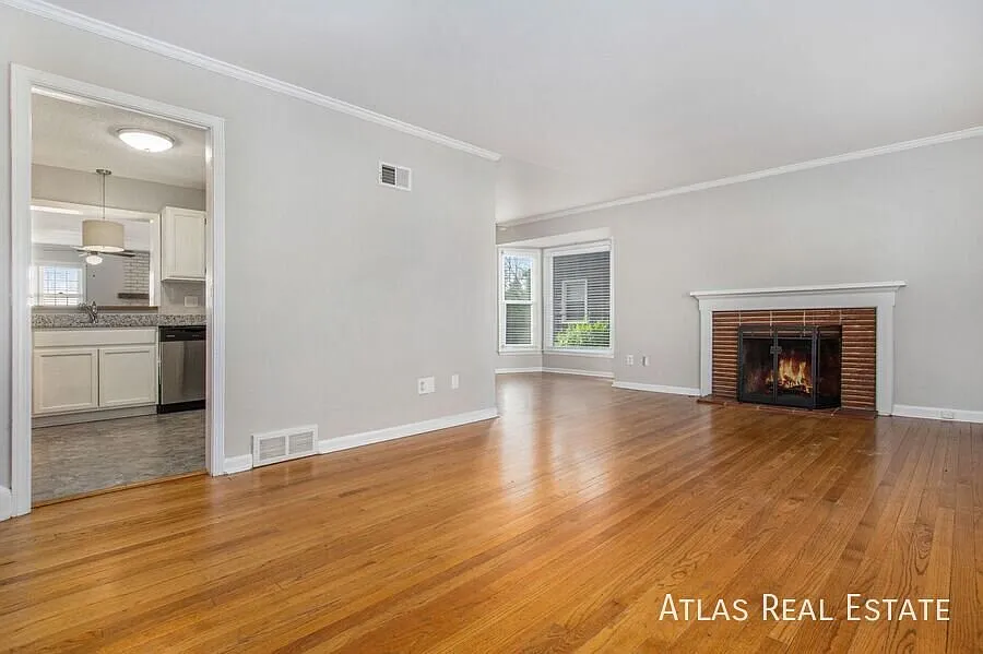 4 Weeks Free Rent If Moved In By 9/15! Prairie Village Home For Rent! Brand New Carpet Through Ou... — Photo 4