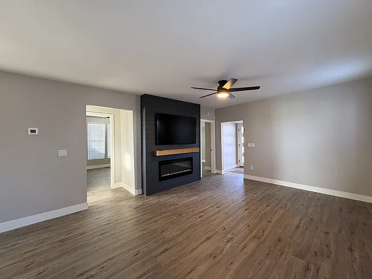 230 Emery St — Photo 8