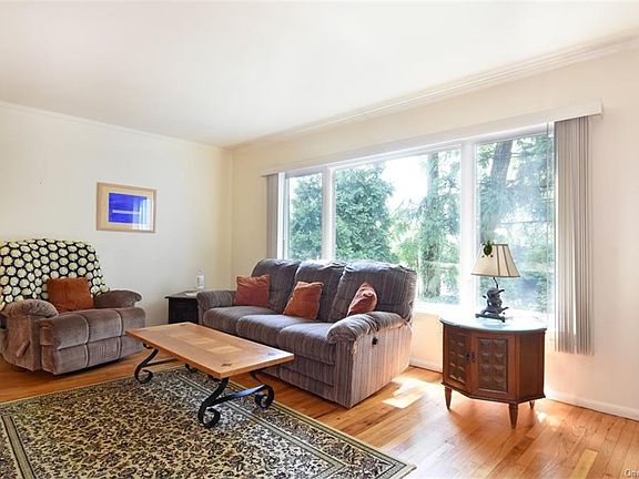 5th image of 66 Pembrook Dr