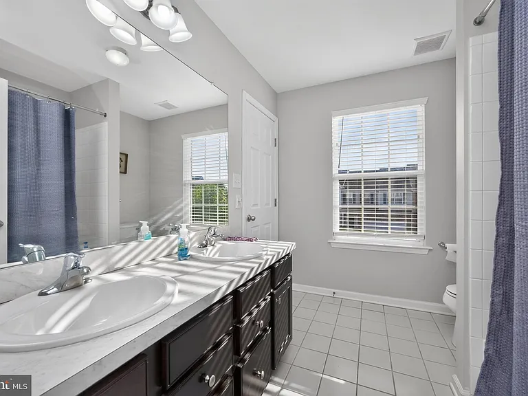 271 Fairfield Cir W — Photo 17