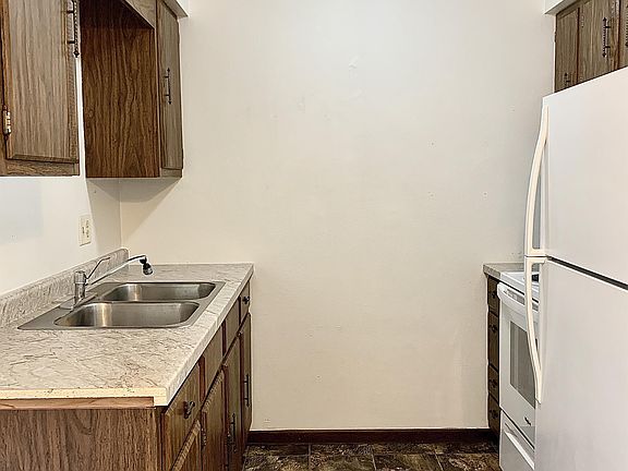 4th image of 717 Garland St E #11052902