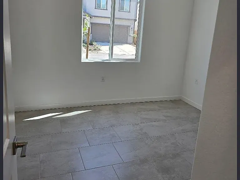 1015 Plum Tree Ave — Photo 2