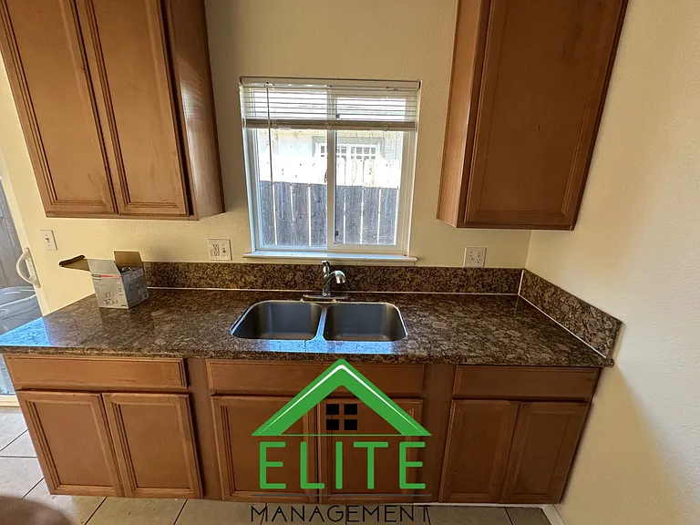 8023 Montgomery Dr — Photo 5