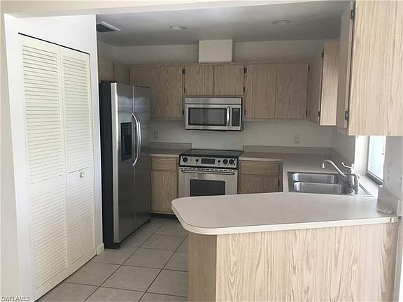 4th image of 220 SE 9th Ter