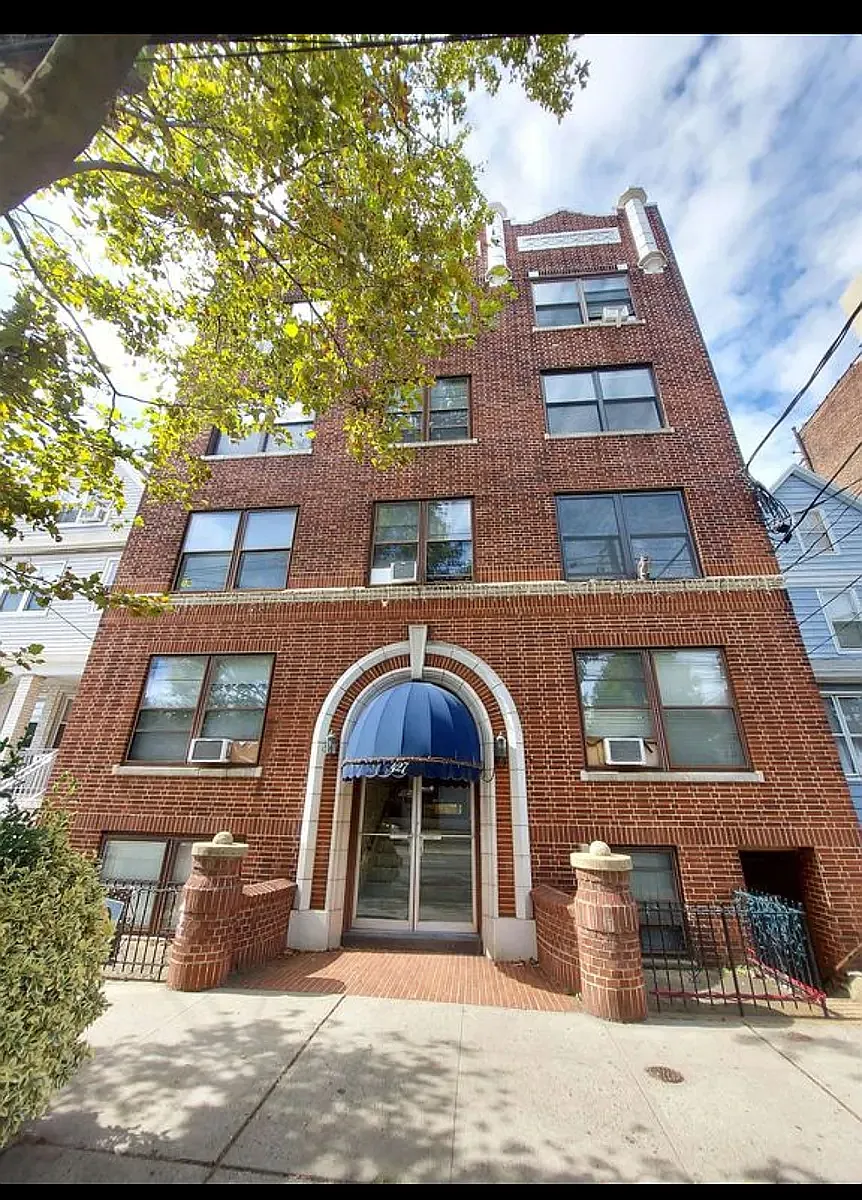 Building Photo - 427 Kennedy Blvd #301