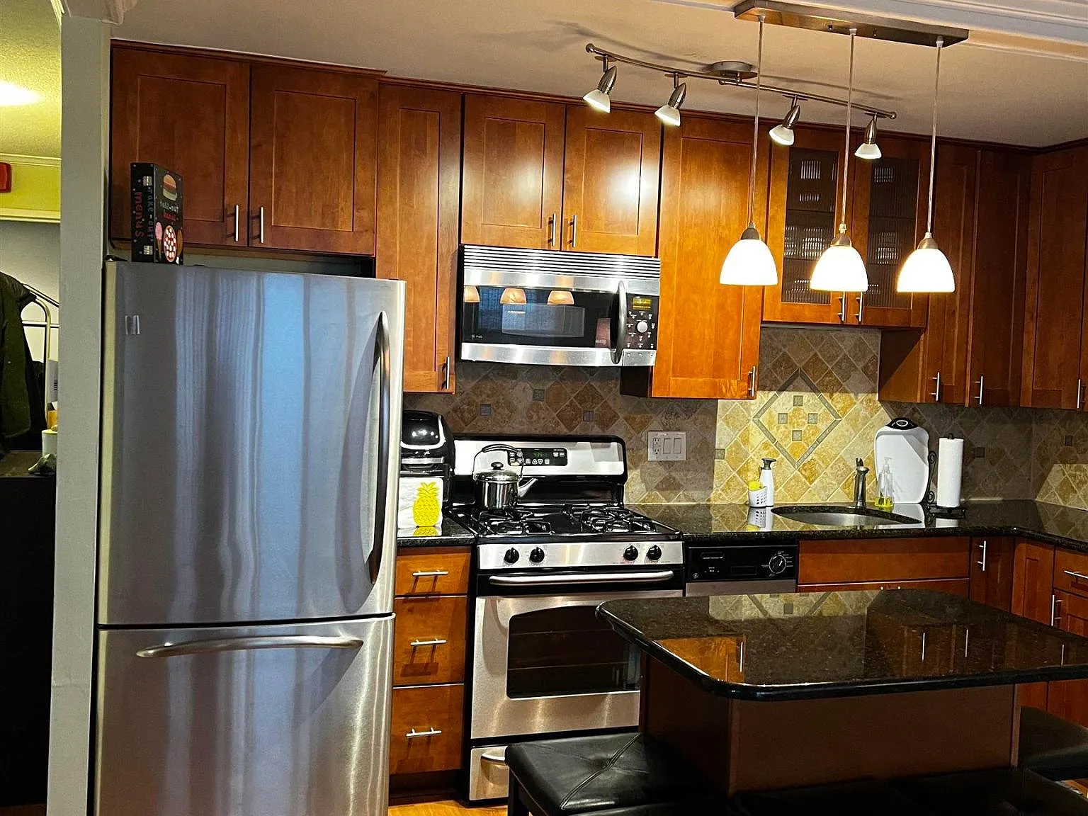 2 bed, 815 sqft, $1,475 — Photo 3