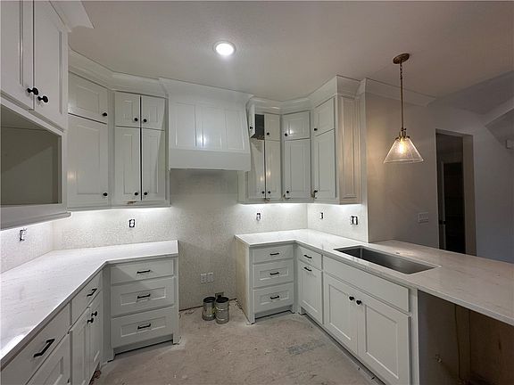 4th image of 38 Sidlaw Hills Dr