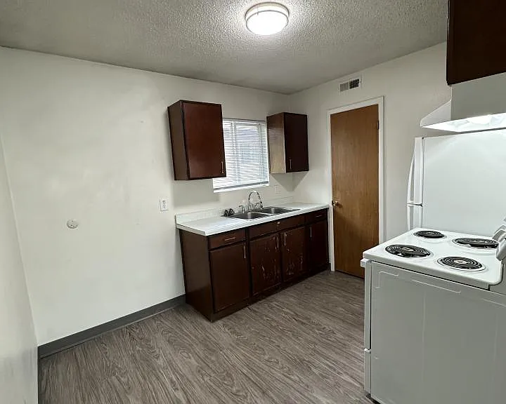 2024 Alderson Ave #4 — Photo 4