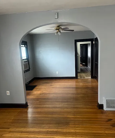 4216 Graceland Ave — Photo 2