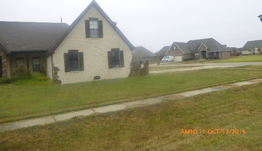 2nd image of 832 Boulevard