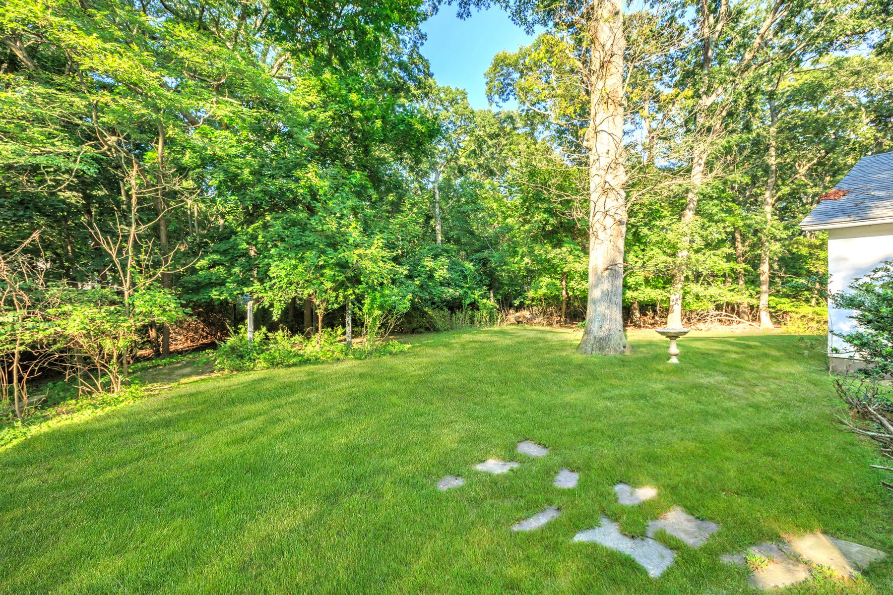 154 Merritts Pond Rd, Riverhead, NY 11901 Out East