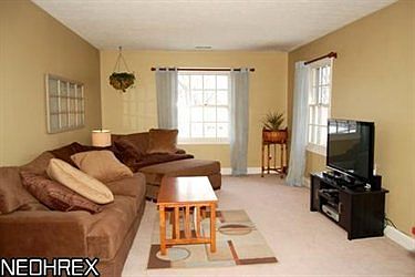 3rd image of 42 Gloucester Ct APT 1C