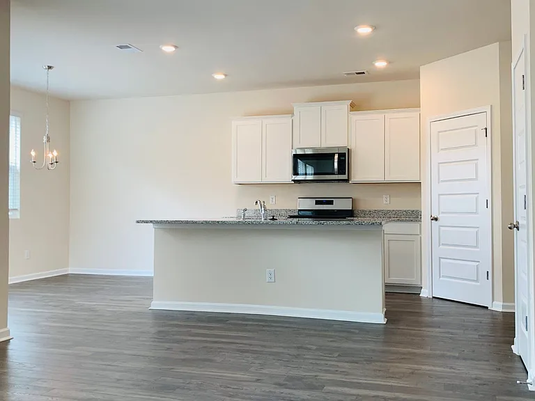 49 Lauritsen Way — Photo 6