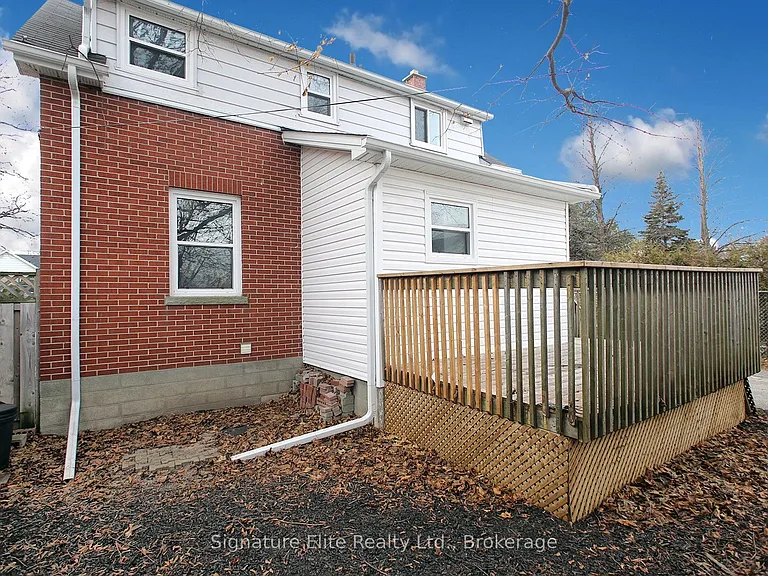 254 Hibbert Ave #UPPER — Photo 11