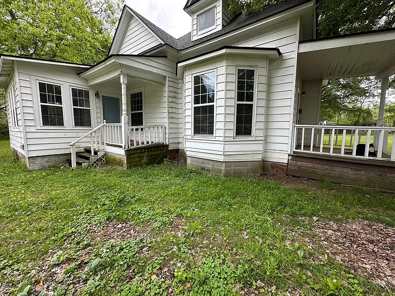 410 Avenue 1 NE — Photo 1
