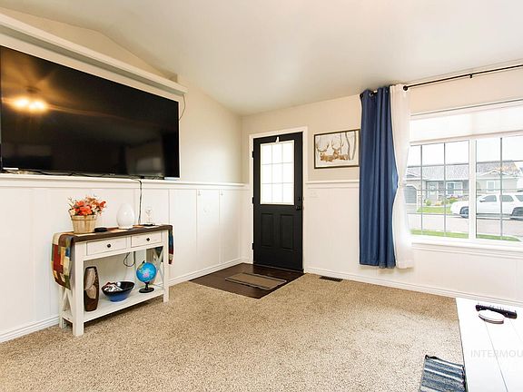 5th image of 1121 Lupine Ln