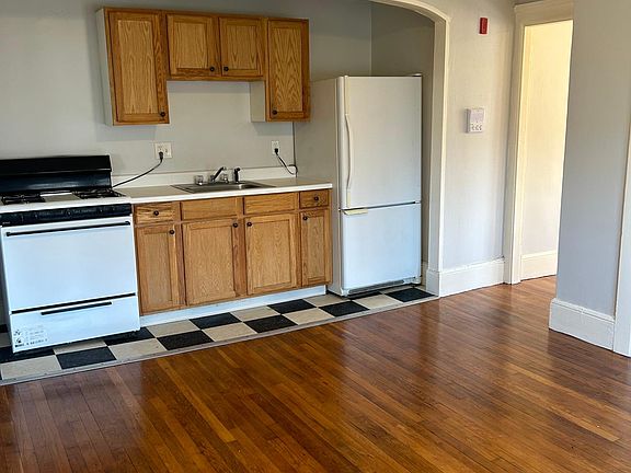 5th image of 551 Essex St APT 5