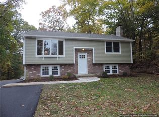 39 Hutchinson Rd, Attleboro, MA 02703