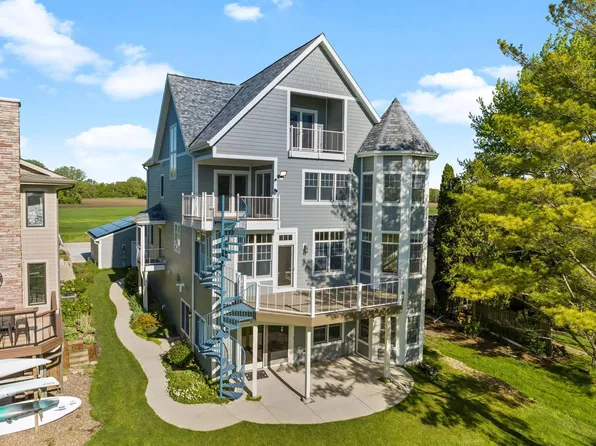 W166S8348 Kurtze LANE, Muskego, WI 53150